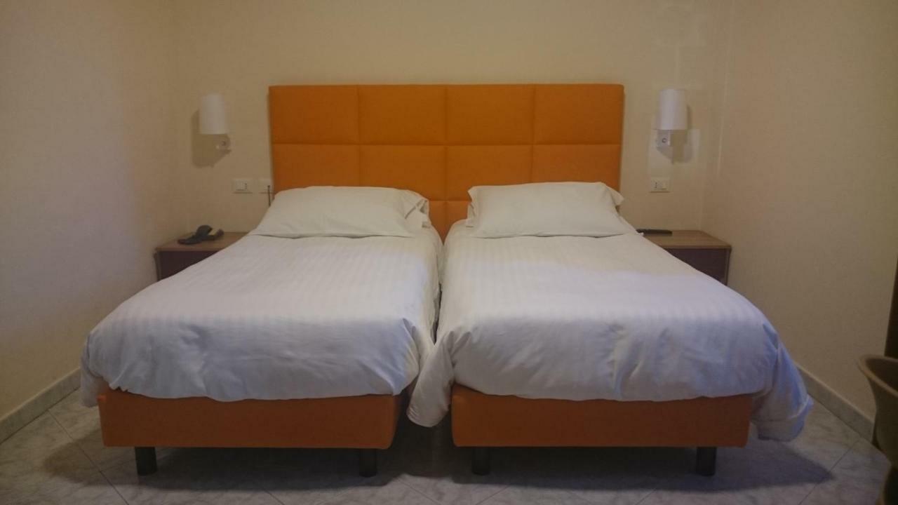โฮเต็ล วิลลา อัซซูร์รา-ใหม่ Hotel โบโลญญา ภายนอก รูปภาพ